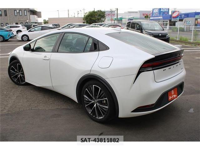 Toyota PRIUS 2023-09 8368140-10