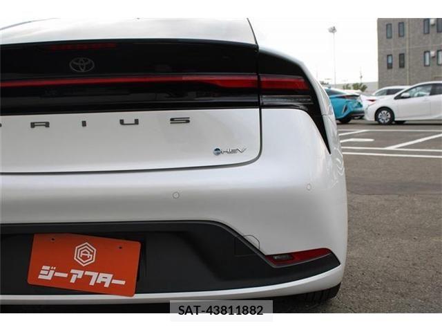 Toyota PRIUS 2023-09 8368140-17
