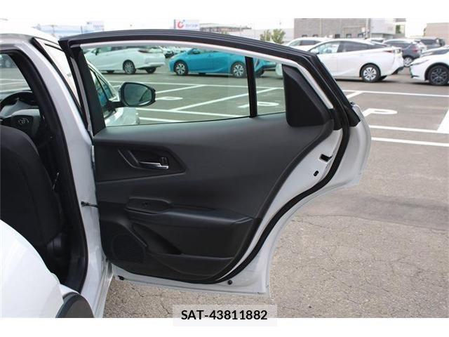 Toyota PRIUS 2023-09 8368140-27