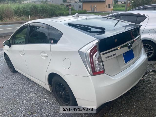 Toyota PRIUS 2013-04 8368216-11