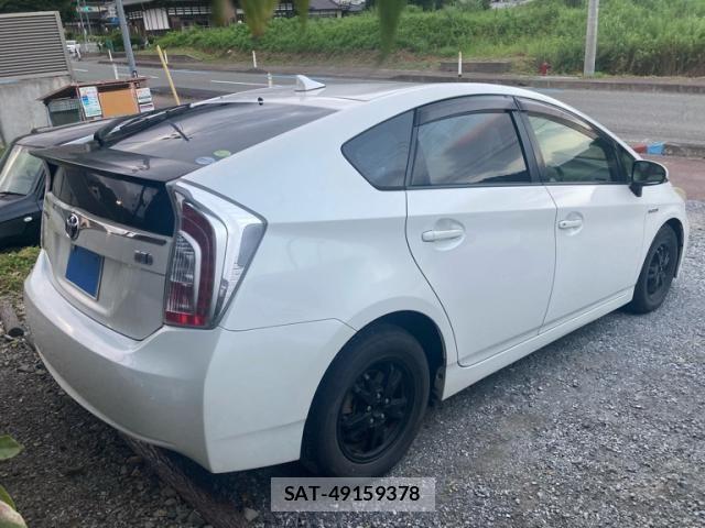 Toyota PRIUS 2013-04 8368216-12