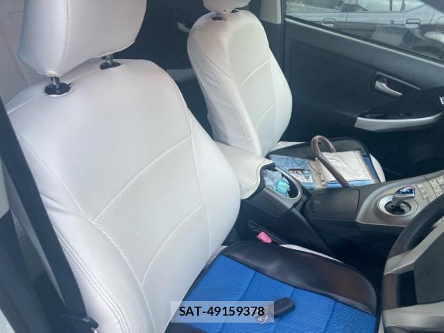 Toyota PRIUS 2013-04 8368216-18