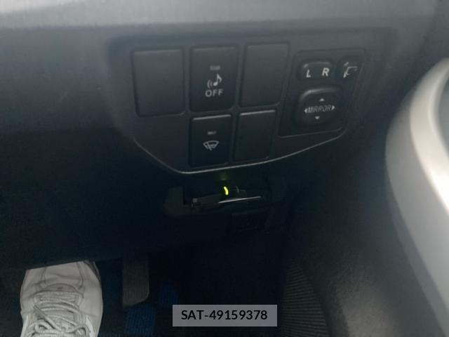 Toyota PRIUS 2013-04 8368216-21