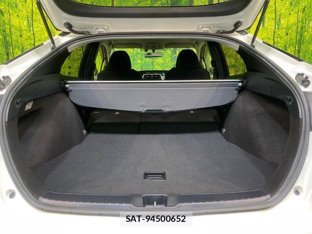 Toyota PRIUS 2017-06 8368155-10