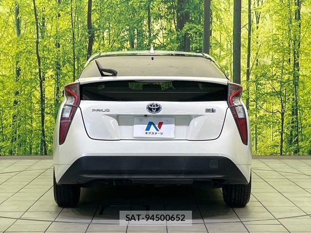 Toyota PRIUS 2017-06 8368155-15