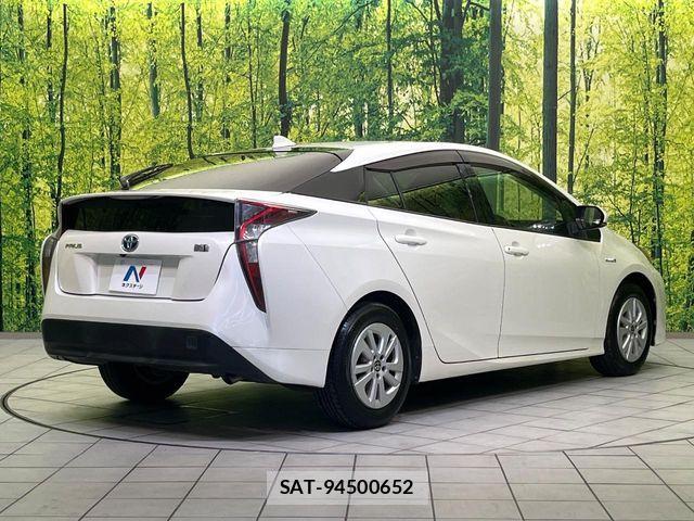 Toyota PRIUS 2017-06 8368155-17