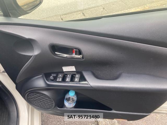 Toyota PRIUS 2016-12 8368174-12