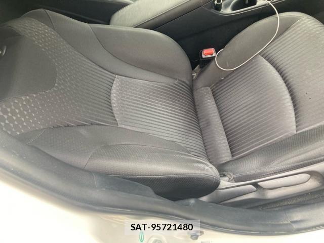 Toyota PRIUS 2016-12 8368174-13