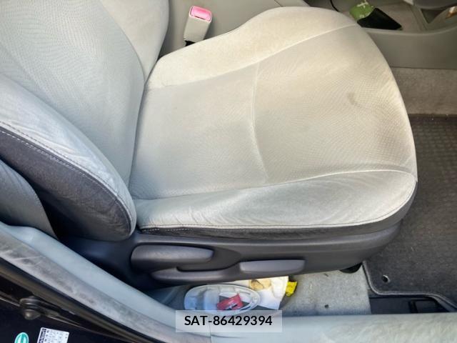 Toyota PRIUS 2011-11 8368192-12