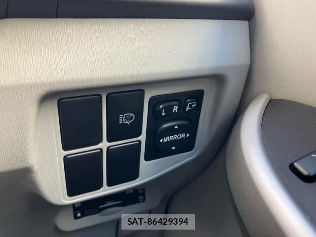 Toyota PRIUS 2011-11 8368192-19