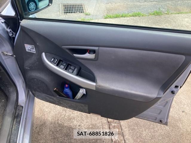 Toyota PRIUS 2010-07 8372072-15