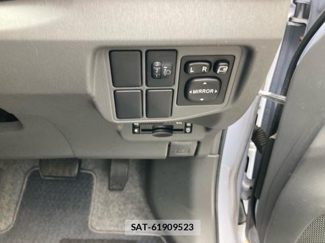 Toyota PRIUS 2009-06 8372075-12