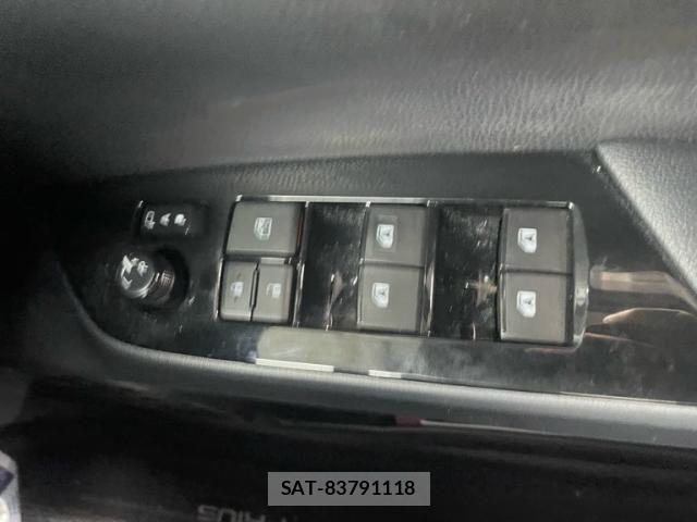 Toyota PRIUS 2016-09 8372066-11