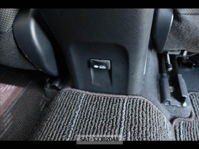Toyota PRIUS 2016-07 8372060-14