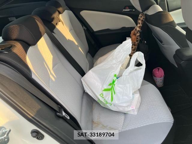 Toyota PRIUS 2016-05 8372065-10