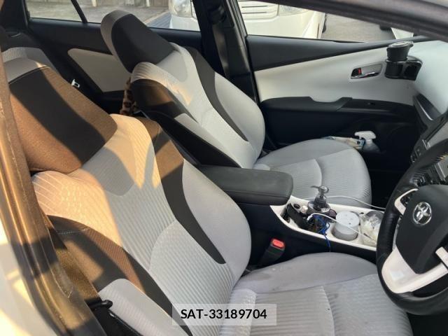 Toyota PRIUS 2016-05 8372065-14