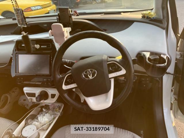 Toyota PRIUS 2016-05 8372065-15