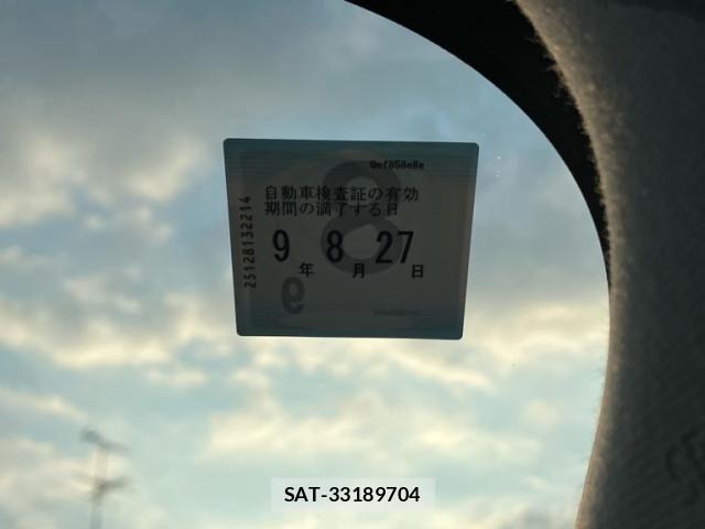 Toyota PRIUS 2016-05 8372065-21