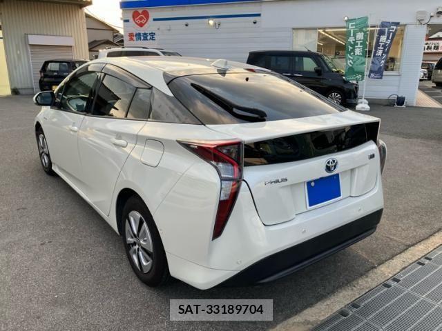 Toyota PRIUS 2016-05 8372065-6