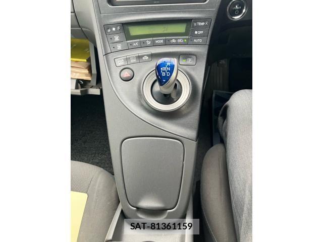 Toyota PRIUS 2011-06 8372074-15