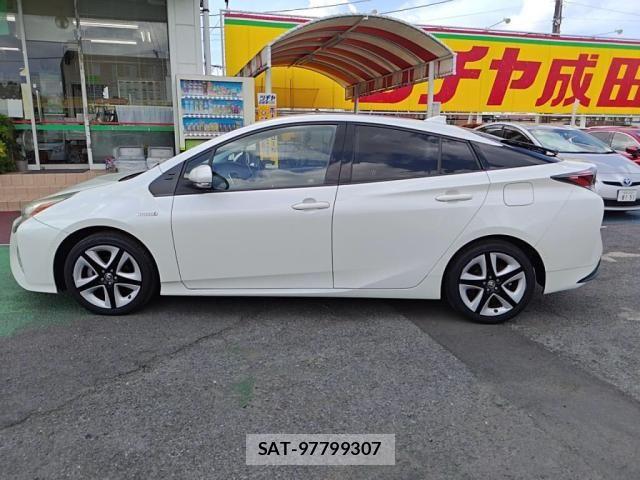 Toyota PRIUS 2016-01 8372061-11