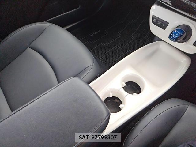 Toyota PRIUS 2016-01 8372061-14