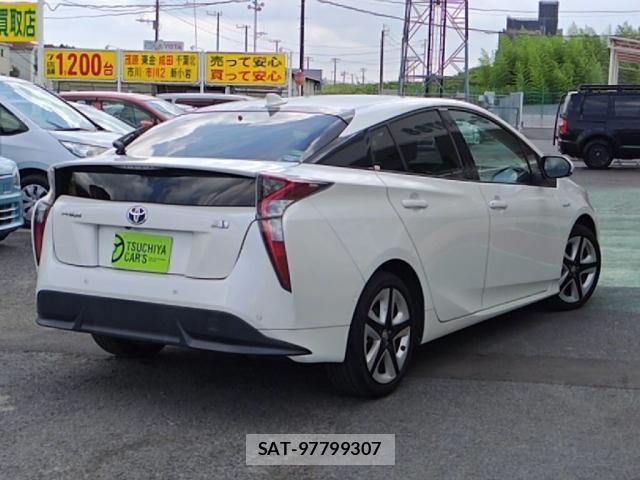 Toyota PRIUS 2016-01 8372061-1