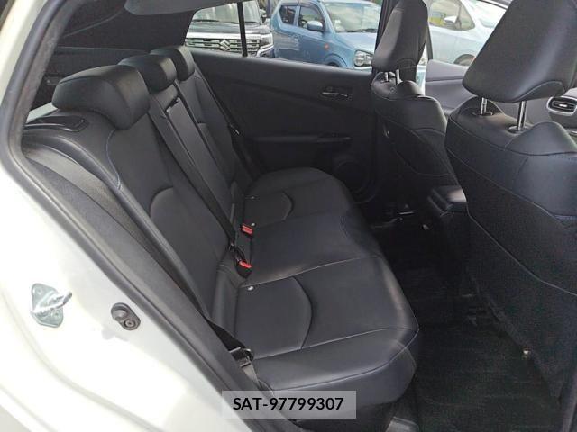 Toyota PRIUS 2016-01 8372061-21