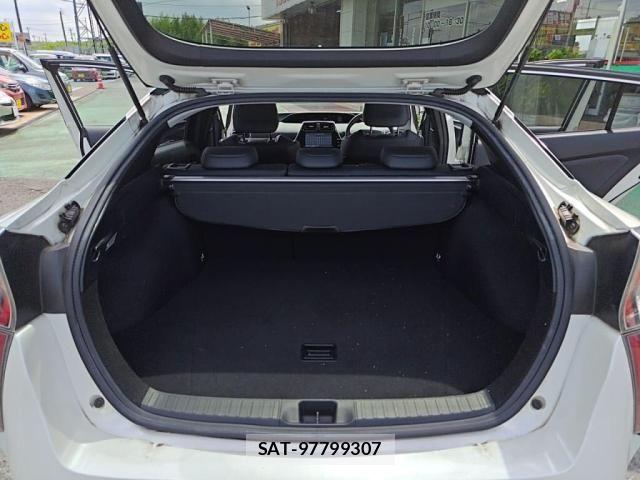 Toyota PRIUS 2016-01 8372061-23