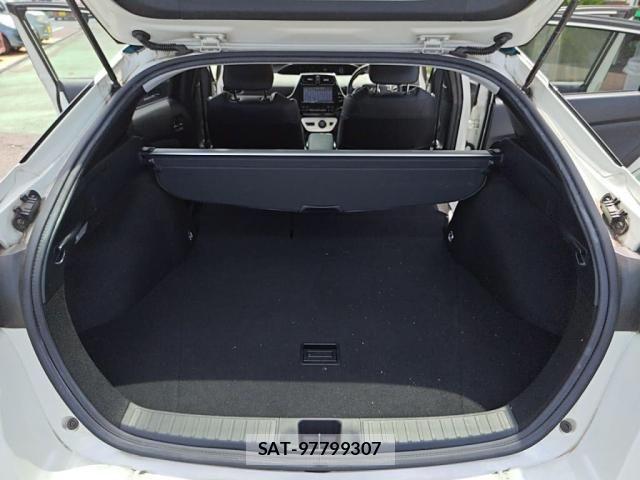 Toyota PRIUS 2016-01 8372061-24