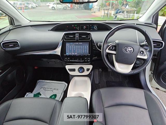 Toyota PRIUS 2016-01 8372061-2