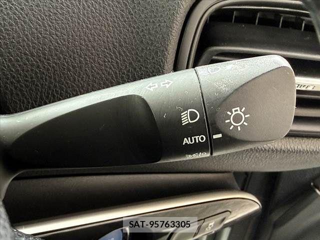Toyota PRIUS 2020-09 8372063-22