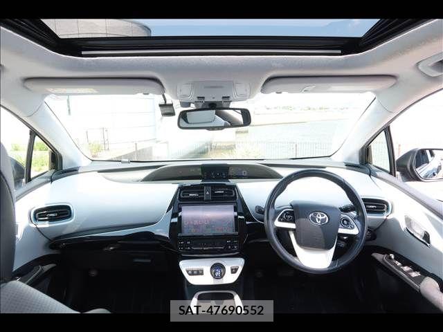 Toyota PRIUS 2015-12 8372062-9