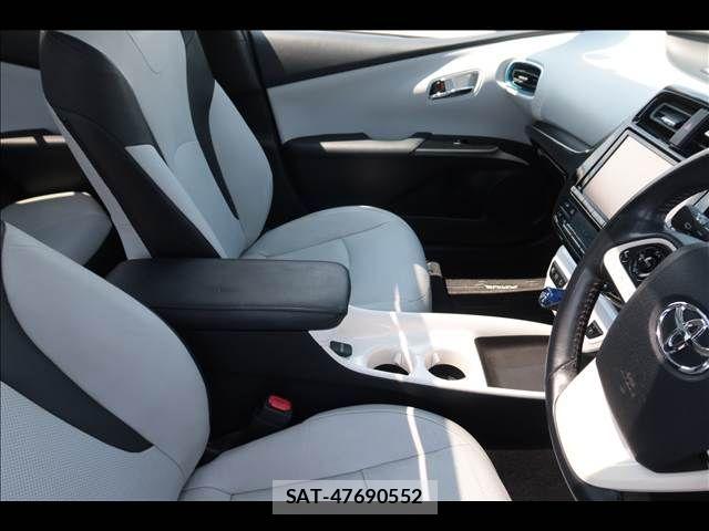 Toyota PRIUS 2015-12 8372062-11