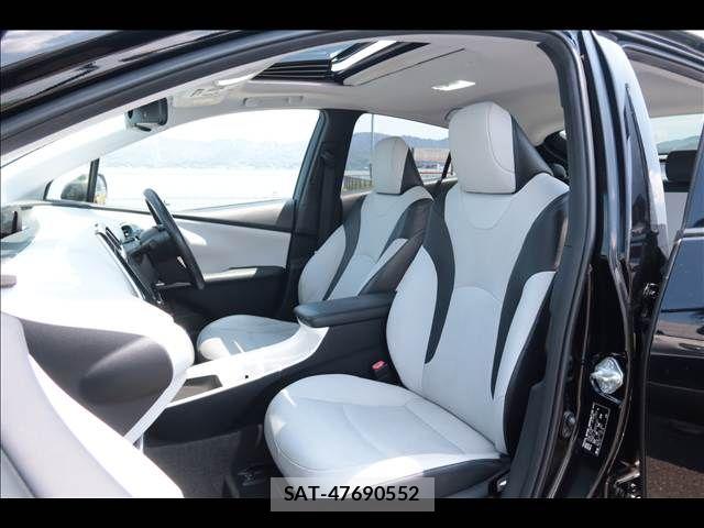 Toyota PRIUS 2015-12 8372062-16