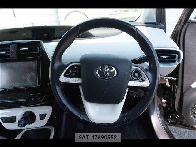 Toyota PRIUS 2015-12 8372062-26
