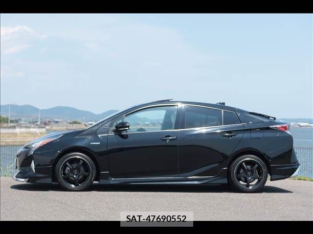 Toyota PRIUS 2015-12 8372062-2