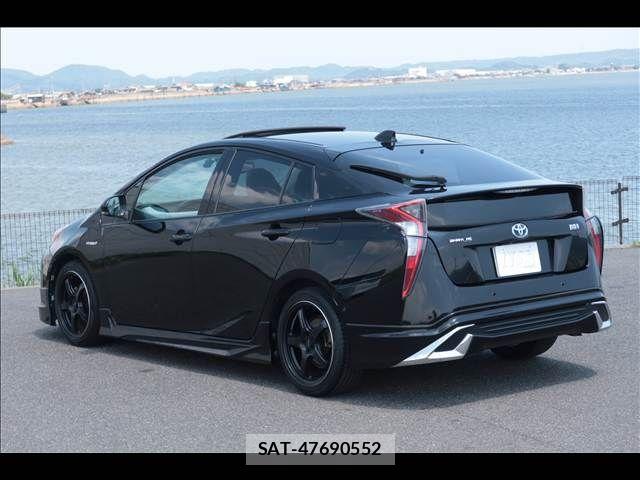 Toyota PRIUS 2015-12 8372062-3
