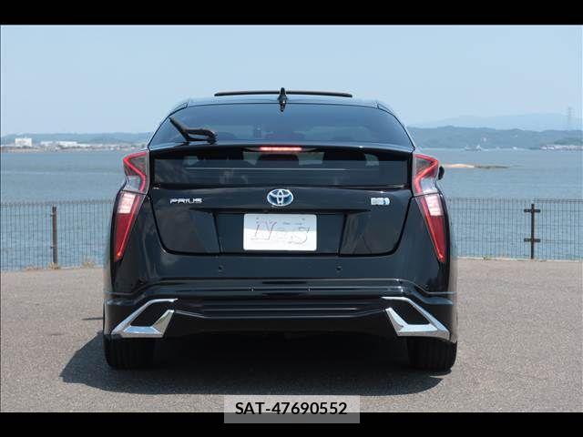 Toyota PRIUS 2015-12 8372062-4