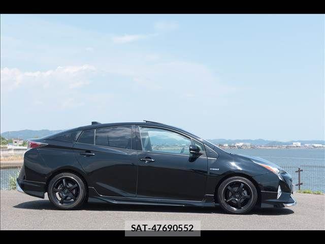 Toyota PRIUS 2015-12 8372062-6