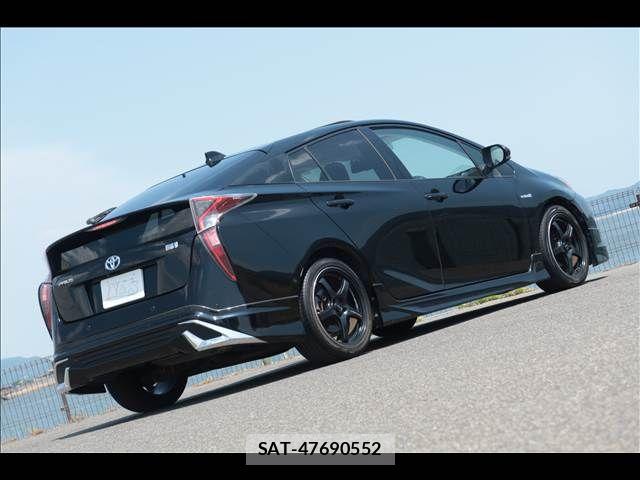 Toyota PRIUS 2015-12 8372062-7