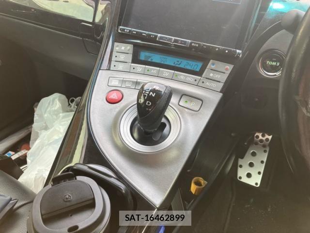 Toyota PRIUS 2012-03 8372076-11