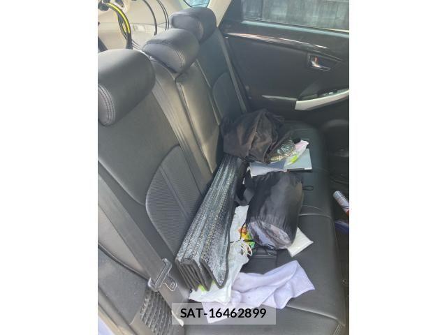 Toyota PRIUS 2012-03 8372076-16