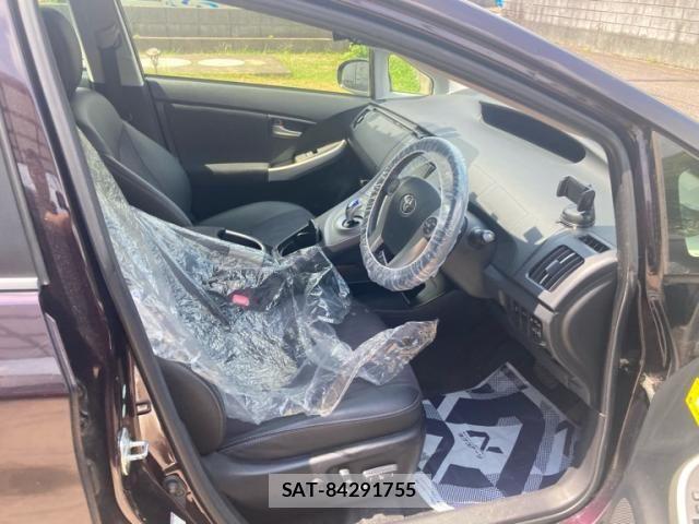 Toyota PRIUS 2013-09 8372069-11
