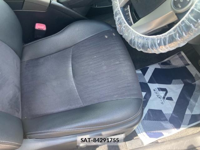 Toyota PRIUS 2013-09 8372069-12