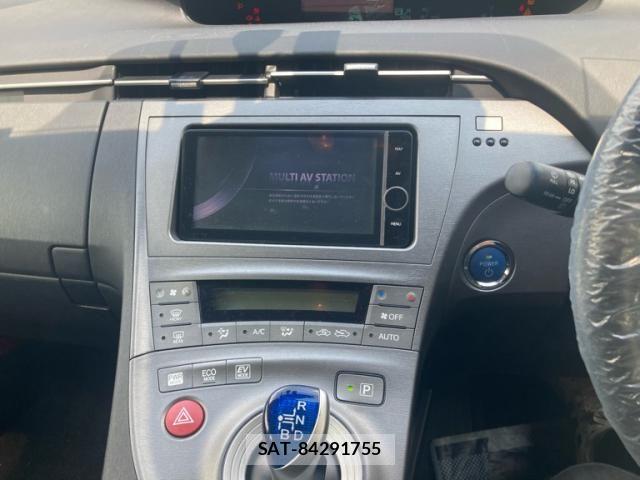 Toyota PRIUS 2013-09 8372069-17
