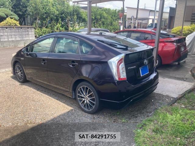 Toyota PRIUS 2013-09 8372069-2