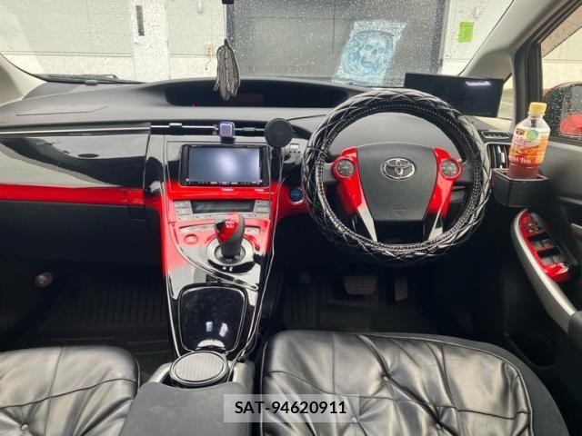 Toyota PRIUS 2013-12 8372071-12