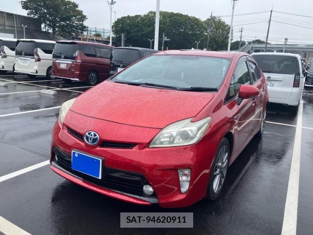 Toyota PRIUS 2013-12 8372071-2