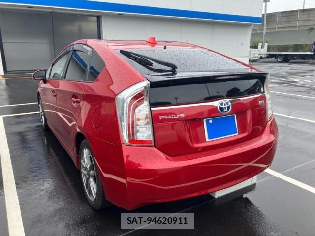 Toyota PRIUS 2013-12 8372071-3